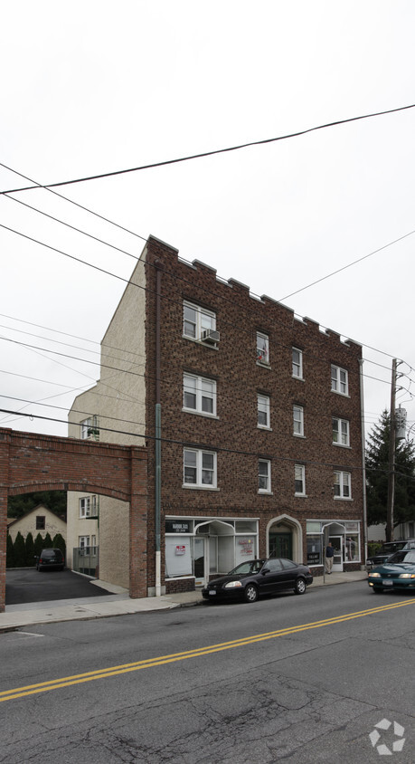 Foto del edificio - 523-527 Halstead Ave