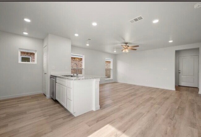 Foto del edificio - "Charming 2-Bed, 2-Bath Retreat"