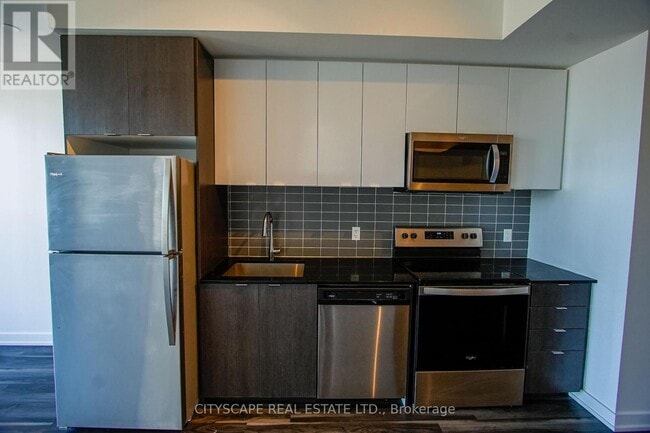 Building Photo - 859 The Queensway