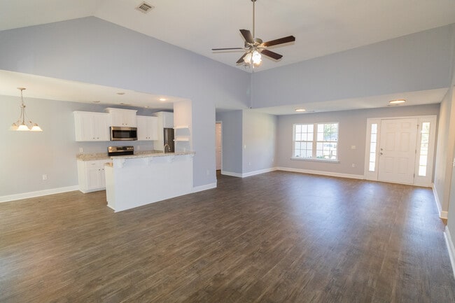 Building Photo - 218 Stillwater Dr