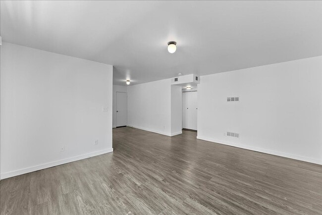 Building Photo - 448 W Windsor Rd