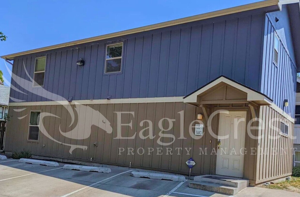 Foto principal - Large 6-Bedroom Whitman Neighborhood House...
