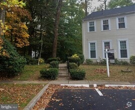 Building Photo - 9446 Cloverdale Ct