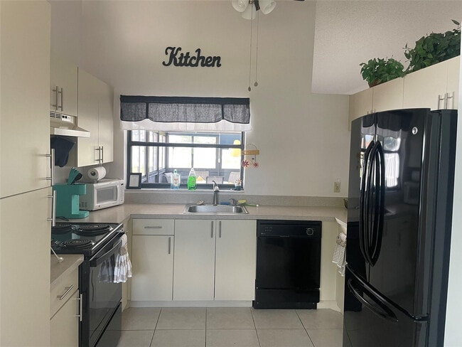 Foto del edificio - 5675 Northpointe Ln