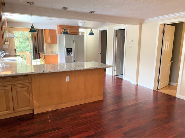 Building Photo - 5 bedroom in Seattle WA 98115