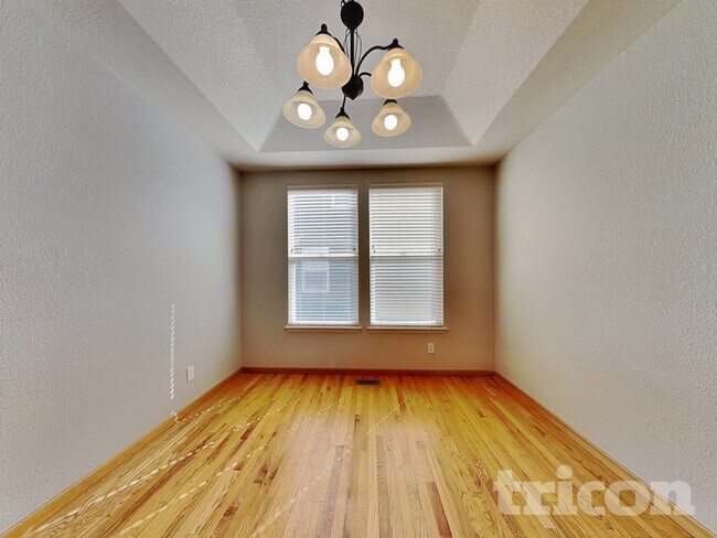 Foto del edificio - 4981 Mt Cameron Dr