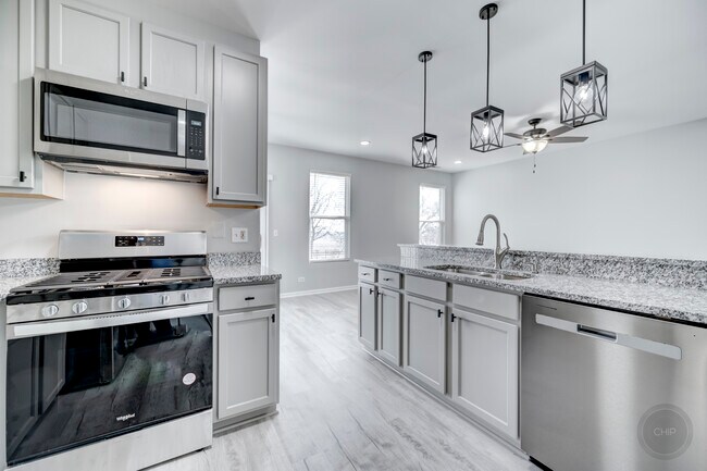 Building Photo - 4145 Blackstone Dr