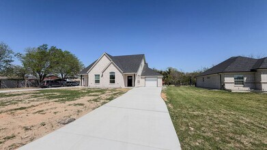 Building Photo - 5950 Hereford Dr