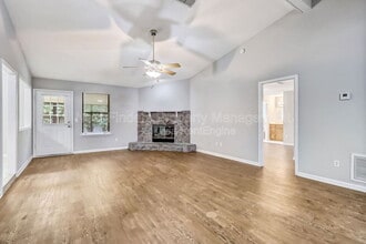 Building Photo - 10460 Roxbury Ln