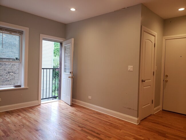 Foto del edificio - 4551 N Christiana Ave