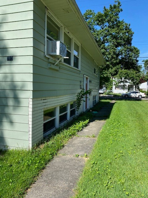 Building Photo - 213 S Fairview Ave