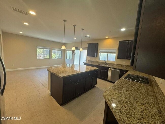 Foto del edificio - 7124 Baneberry Ave