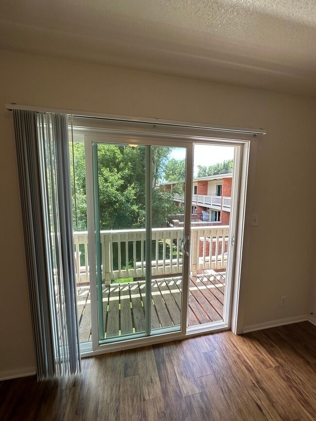 Interior Photo - Laguna Gardens