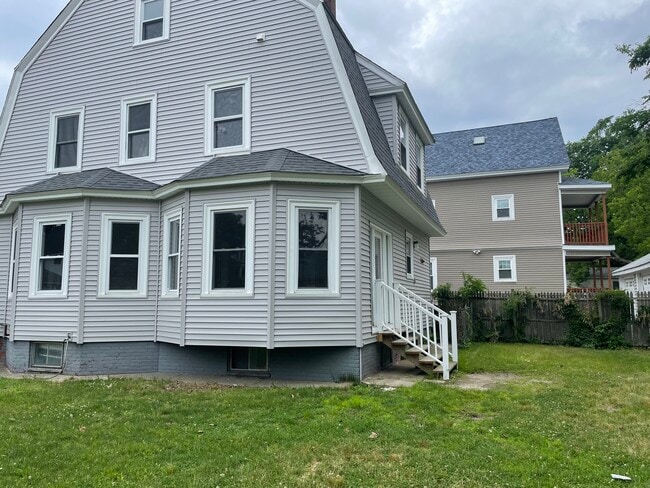 Puerta trasera - 127 Massachusetts Ave