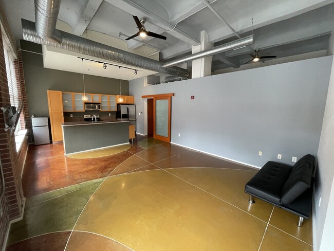 Building Photo - Luxury Condo for Lease!