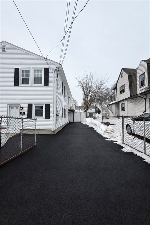 Building Photo - 122 Central St