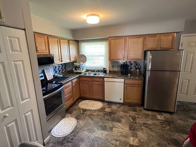 Foto del edificio - 3 Bedroom Ranch in Southwood - Available S...