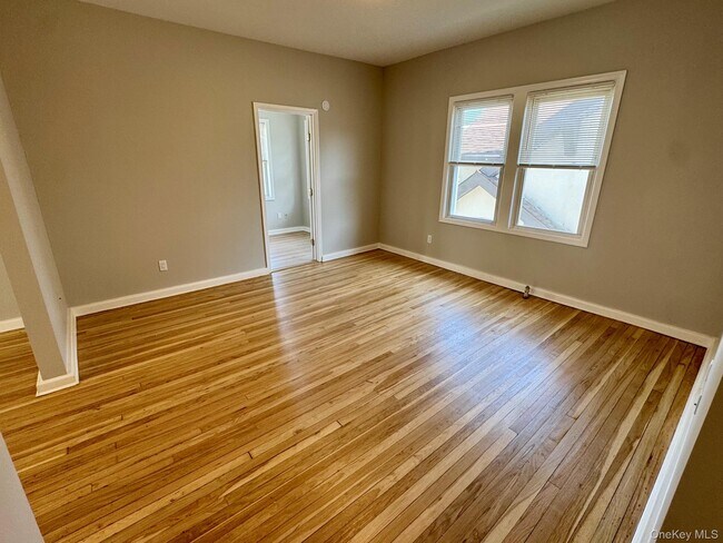 Foto del edificio - 507 Laurelton Blvd