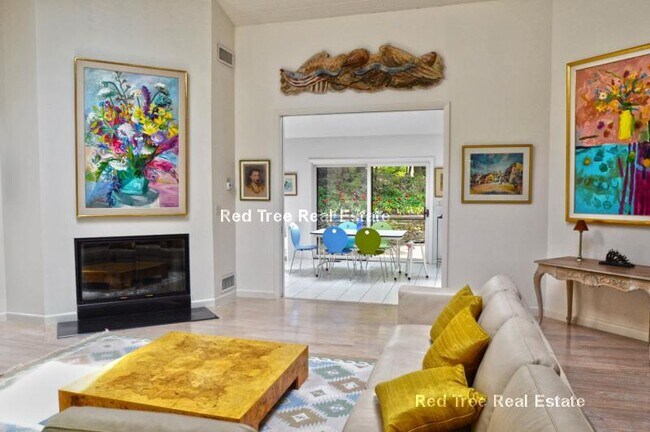 Foto del edificio - 128 Baldpate Hill Rd
