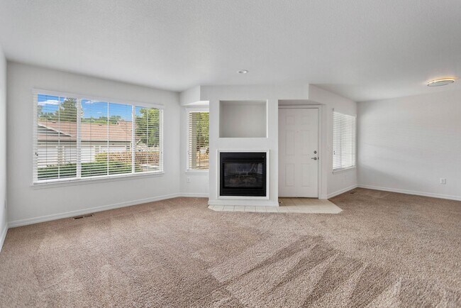 Foto del edificio - Spacious 2 bedroom 3 bath Townhome - South Fort Collins