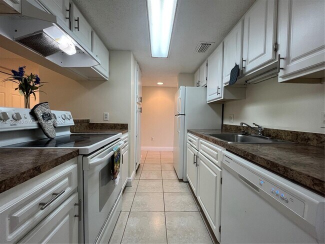 Foto del edificio - 4441 W McNab Rd