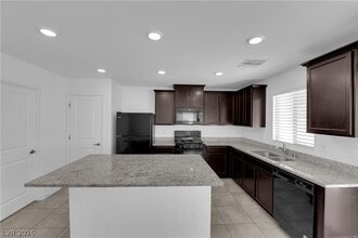 Building Photo - 6421 Broadcloth Ct
