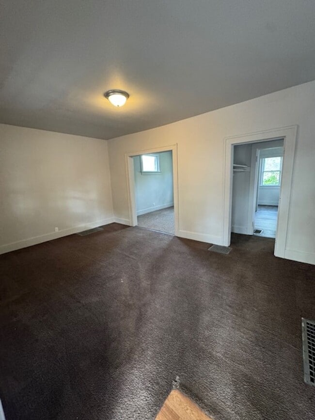 Building Photo - 312 3rd St