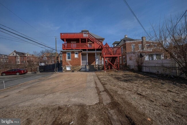 Building Photo - 122 E 3rd St