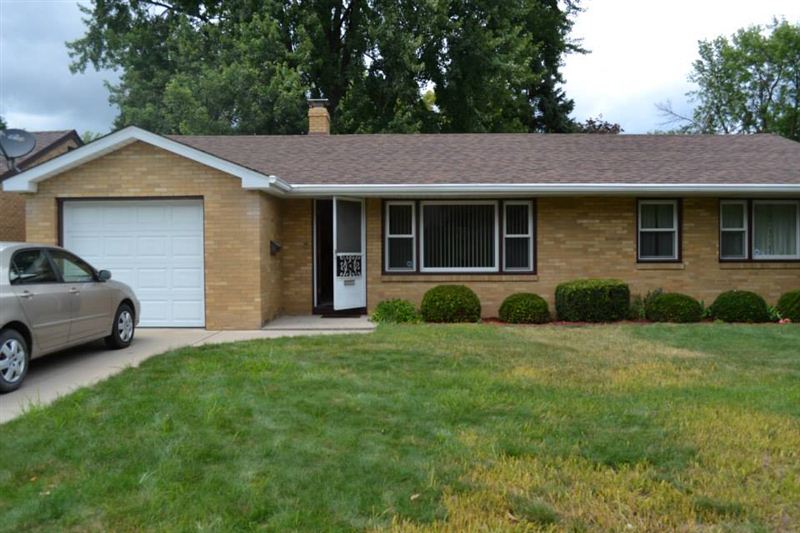 Primary Photo - 4 Northlawn Ct