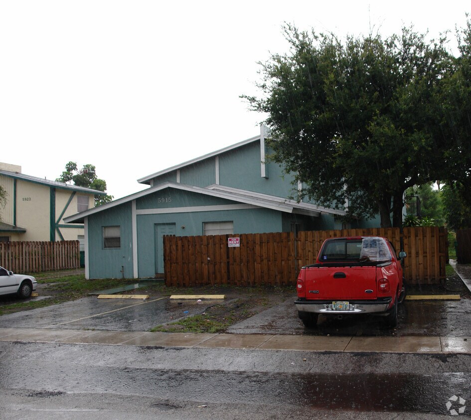 Foto del edificio - 5915 NW 23rd St