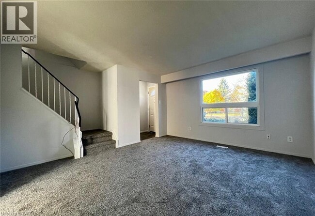 Building Photo - 210 Carlyle Dr