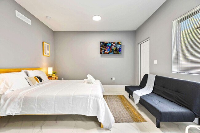 Building Photo - 1784 NW 31st St