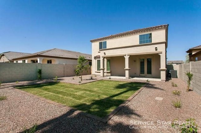 Building Photo - Beautiful Newer 4 Bed 2.5 Bath
