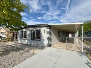 Building Photo - 1420 Lakeside Dr