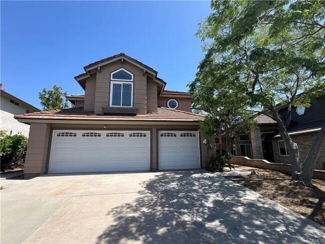 Building Photo - Beautifully Maintained Home