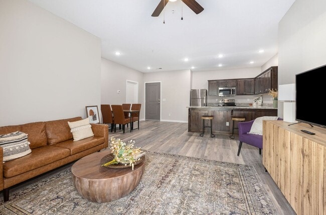 Building Photo - The Vibe Crossing