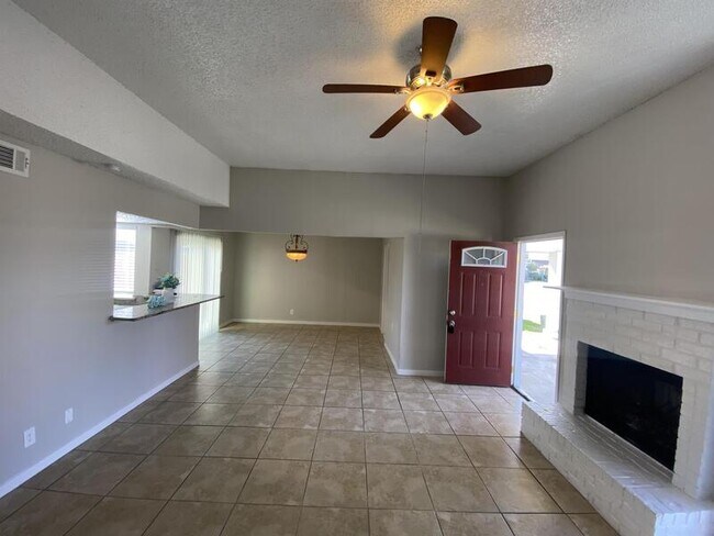 Building Photo - 2636 Nina Cir