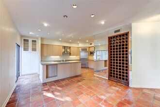 Building Photo - 5300 Mercer St