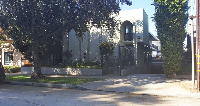 RAYMOND ¡ALEJADO APARTAMENTS - Pasadena, CA _ __ MATTHEWS - 725 N Raymond Ave