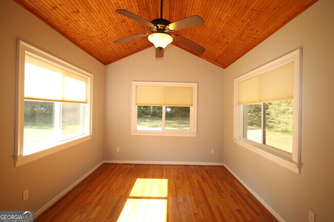 Building Photo - 969 S Columbia Dr