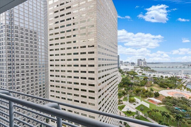 Building Photo - 325 S Biscayne Blvd