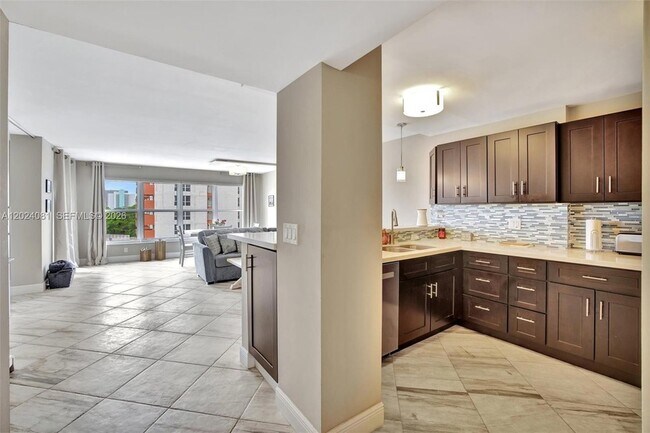 Foto del edificio - 3000 E Sunrise Blvd