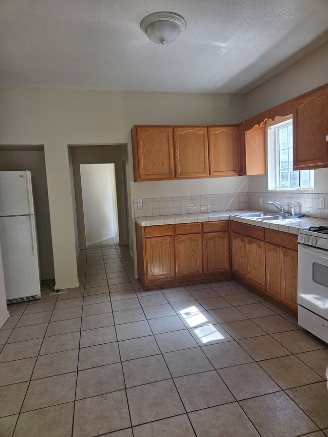 Photo - 1940 S New England St House