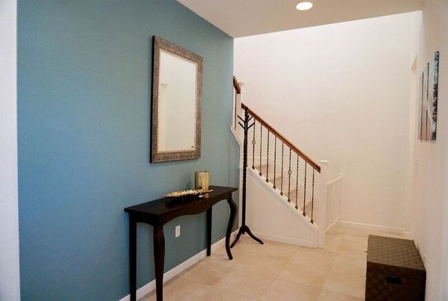 Building Photo - 239 W Santa Cruz Way