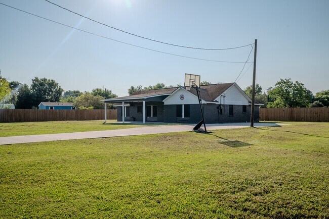 Foto del edificio - 1102 Crosby Dayton Rd