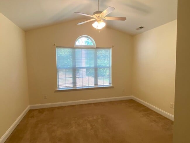 Building Photo - Home in Plantation Pointe