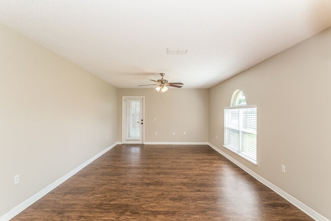 Foto del edificio - 3017 Sunset Ridge Dr
