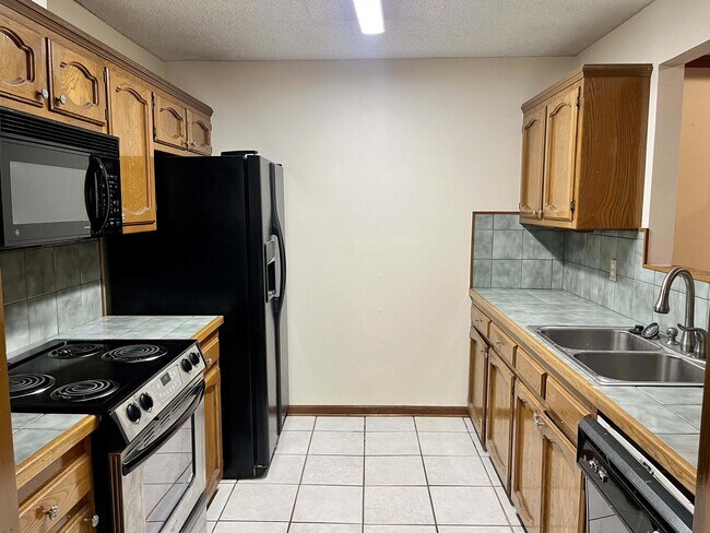 Foto del edificio - 5351 Sleepy Hollow Dr