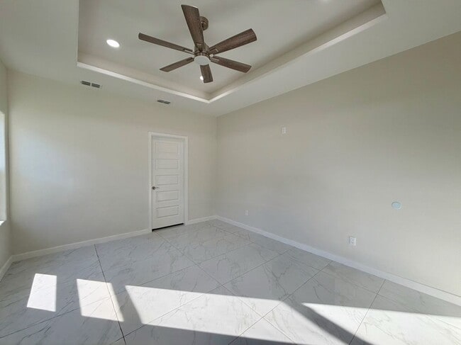 Building Photo - 903 La Laguna Rd