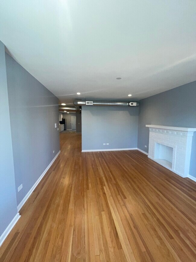 Foto del edificio - 7450 N Artesian Ave